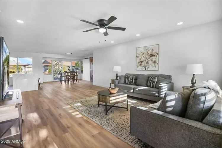 Single-family house For Sale in 17615, North Whispering Oaks Drive, Sun City West, Arizona