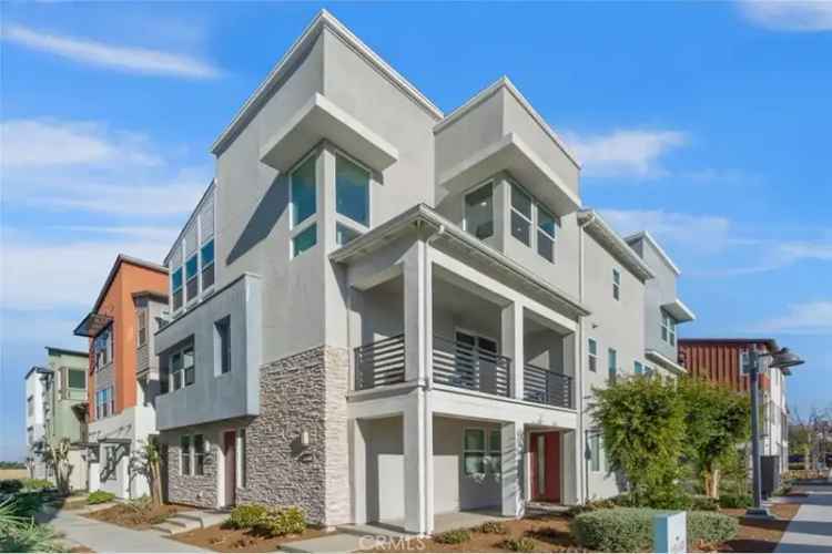 Condo For Sale in 125,127, Fable, Irvine, California