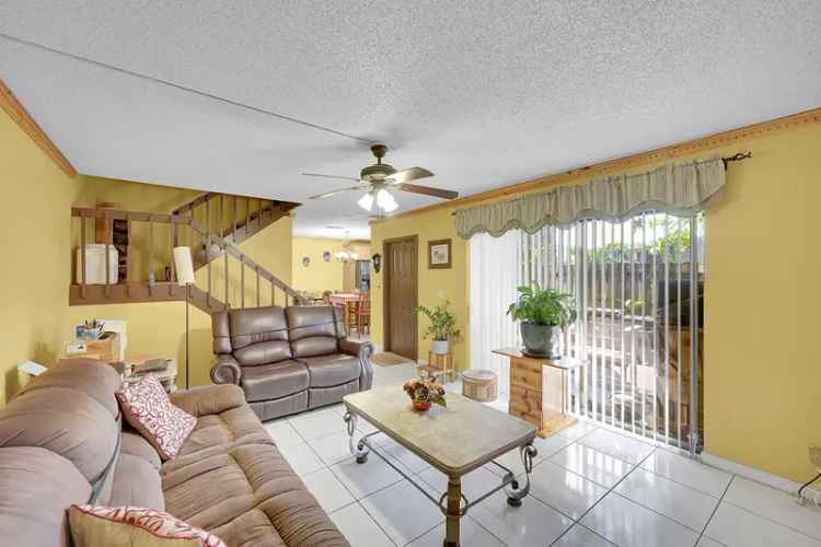 House For Sale in 152, Woodland Road, Palm Springs, Florida