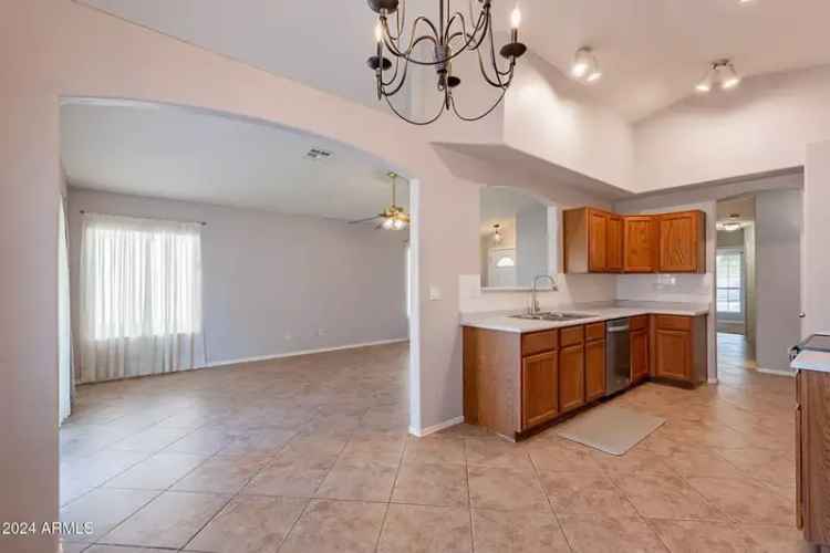 Single-family house For Sale in 680, East Gail Drive, Chandler, Arizona