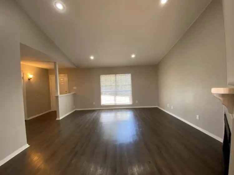 Single-family house For Sale in Dallas, Texas