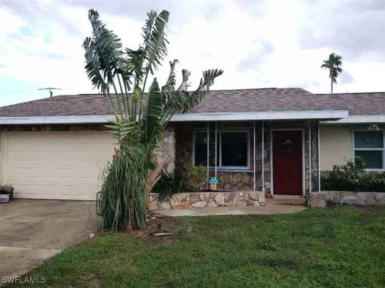 Single-family house For Sale in Fort Myers Shores, Florida