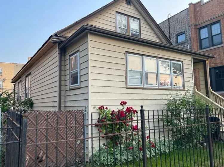 Single-family house For Sale in 3729, West Giddings Street, Chicago, Illinois