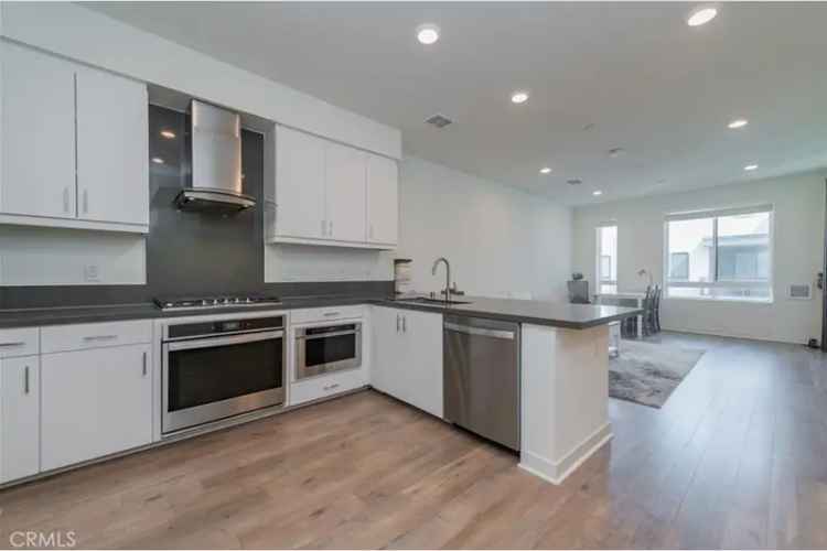 Condo For Sale in Irvine, California