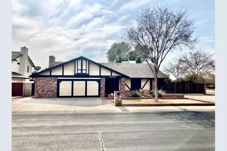 Single-family house For Sale in 5451, West Desert Hills Drive, Glendale, Arizona