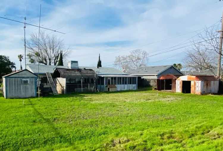 Single-family house For Sale in 7734, Bellini Way, Sacramento, California