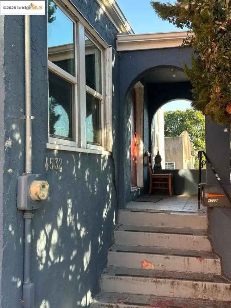 Single-family house For Sale in 4532, Pampas Avenue, Oakland, California