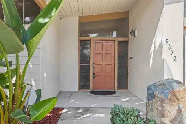 Single-family house For Sale in 5672, Dartford Way, San Diego, California