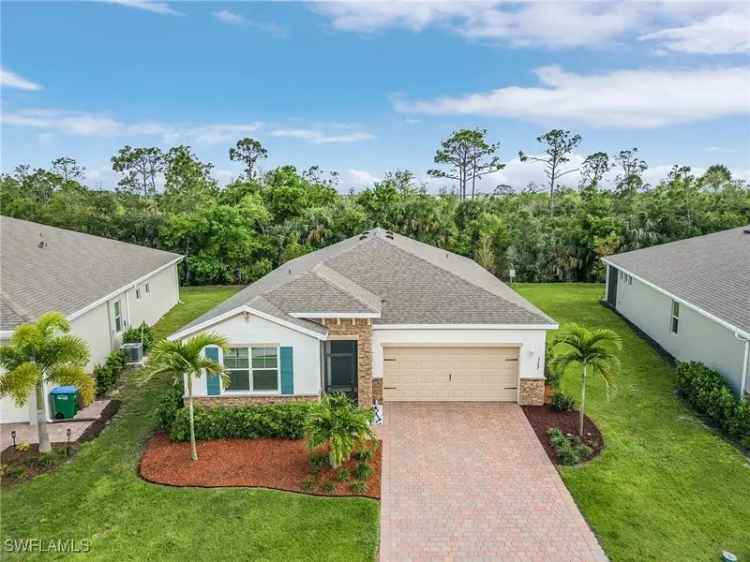 Single-family house For Sale in Cape Coral, Florida