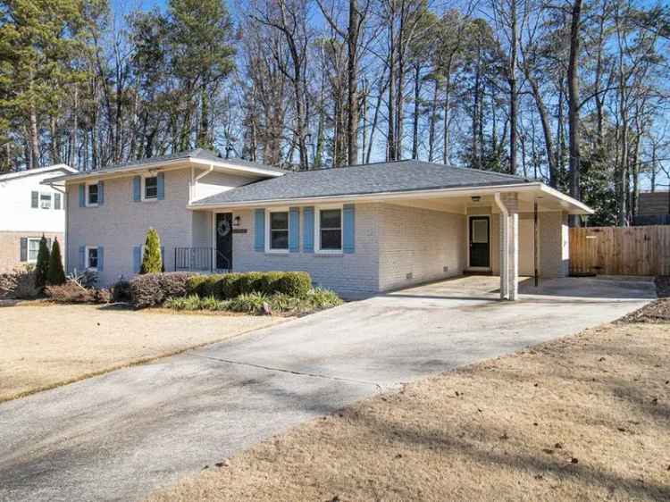 Single-family house For Sale in 1365, Sanden Ferry Drive, North Decatur, Georgia