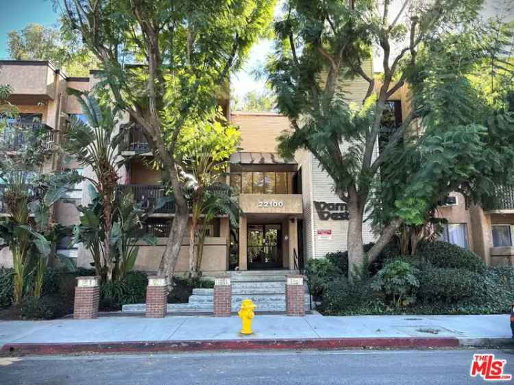 Condo For Sale in 22100, Burbank Boulevard, Los Angeles, California