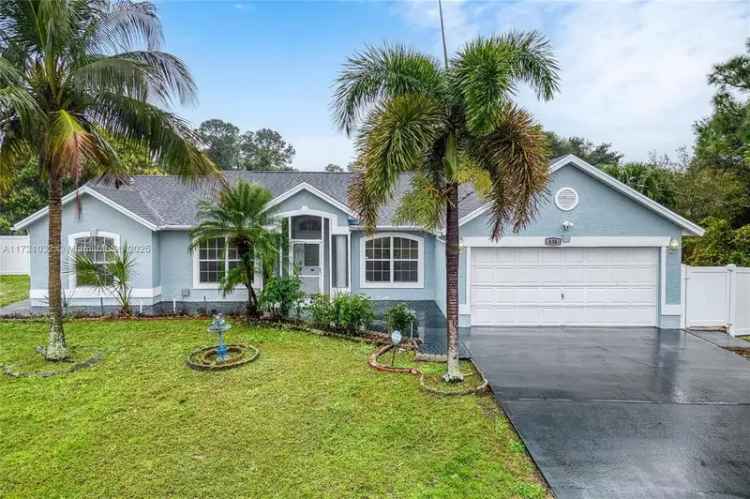 Single-family house For Sale in 434, Southwest Whitmore Drive, Port Saint Lucie, Florida