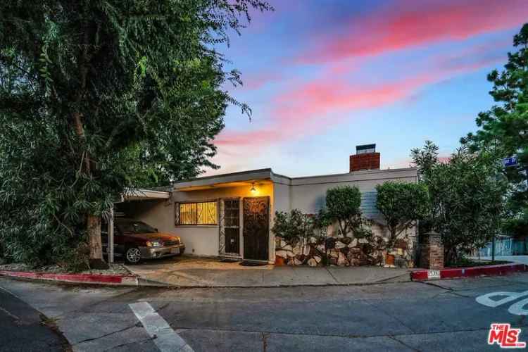 Single-family house For Sale in 2536, Vasanta Way, Los Angeles, California