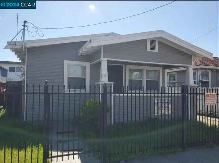 Single-family house For Sale in Oakland, California