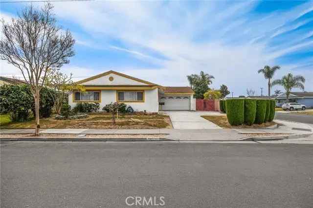 Single-family house For Sale in 5622, Cynthia Lane, Cypress, California