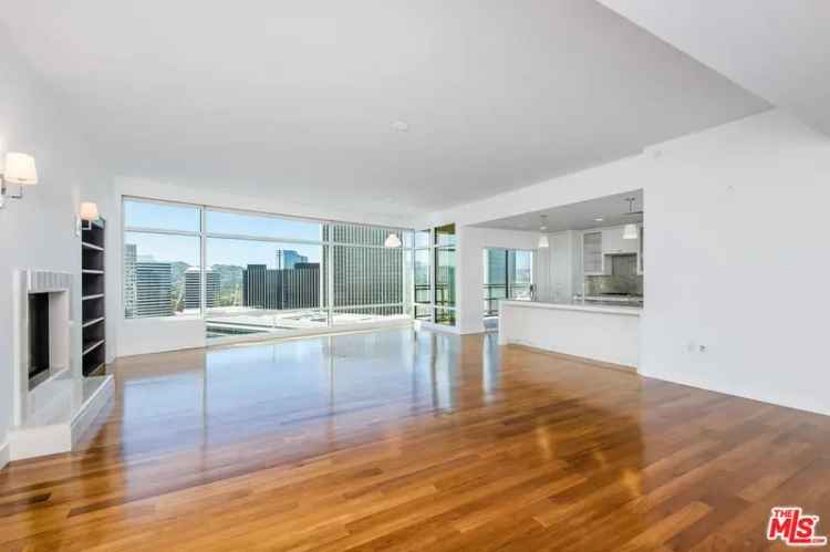 Condo For Sale in Los Angeles, California