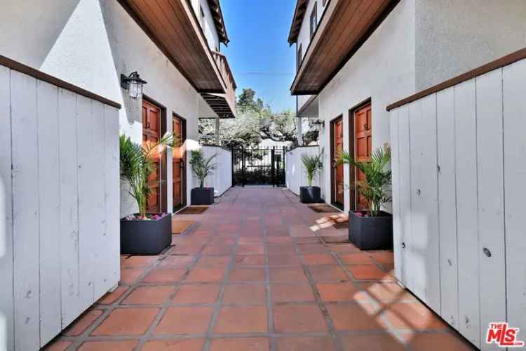 Condo For Sale in 14014, Milbank Street, Los Angeles, California