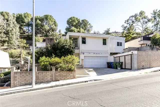 Single-family house For Sale in 17064, Escalon Drive, Los Angeles, California