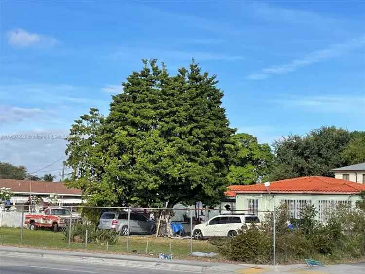 Single-family house For Sale in 20, Northwest 50th Avenue, Miami, Florida