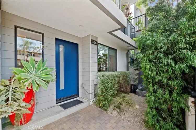 Single-family house For Sale in West Hollywood, California