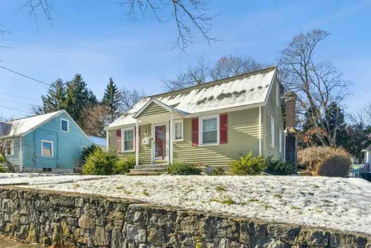 Single-family house For Sale in 226, Quinn Street, Naugatuck, Connecticut