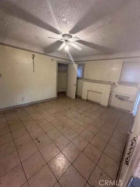 Multi-family house For Sale in 2706, South Cochran Avenue, Los Angeles, California