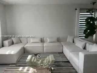 Single-family house For Sale in Miami, Florida