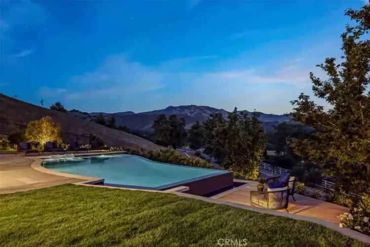 Single-family house For Sale in Calabasas, California