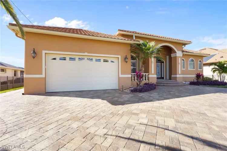 Single-family house For Sale in 5220, Southwest 8th Place, Cape Coral, Florida