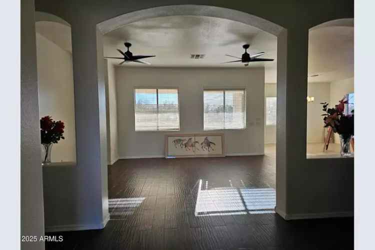 Single-family house For Sale in 4072, South Skyline Court, Gilbert, Arizona