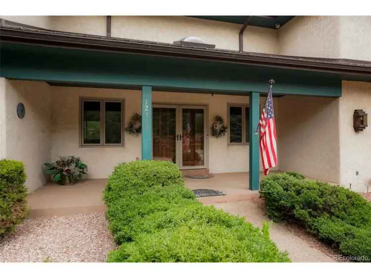 Single-family house For Sale in Arvada, Colorado