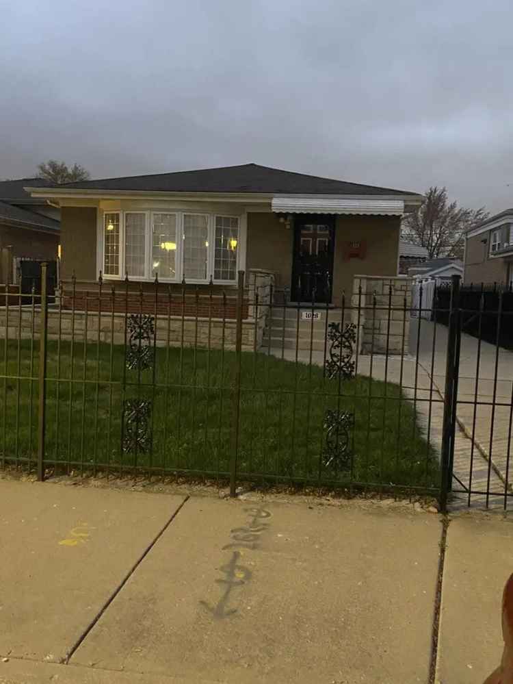 Single-family house For Sale in 1028, West 110th Place, Chicago, Illinois