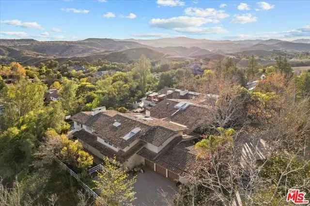 Single-family house For Sale in 25120, Jim Bridger Road, Hidden Hills, California