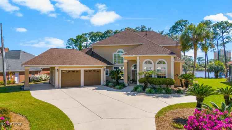 Single-family house For Sale in 8017, North Lagoon Drive, Panama City Beach, Florida