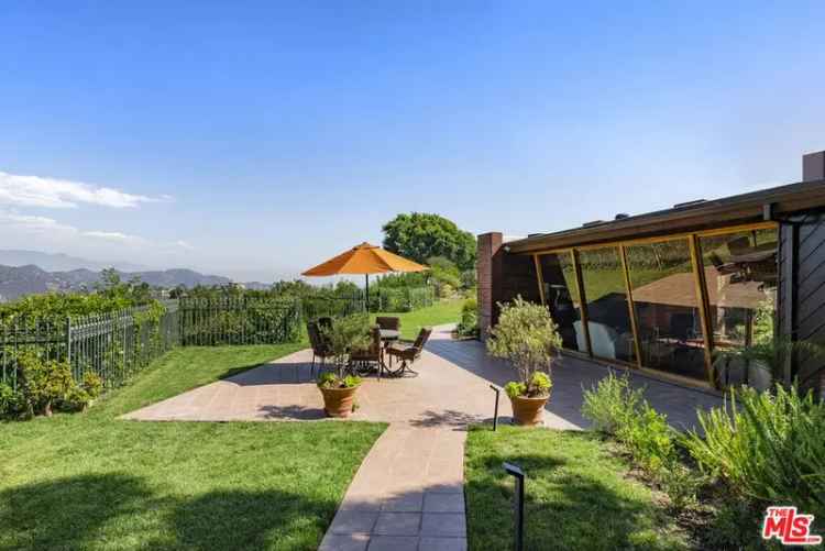 Single-family house For Sale in 7301, Mulholland Drive, Los Angeles, California