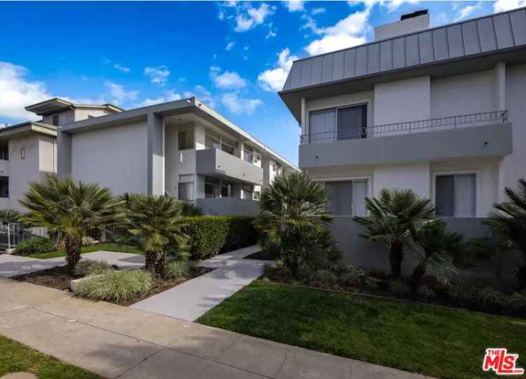 Multi-family house For Sale in 11948, Darlington Avenue, Los Angeles, California