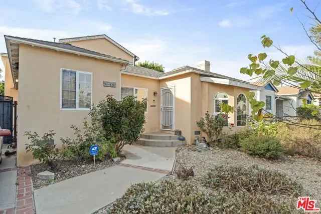 Single-family house For Sale in Los Angeles, California