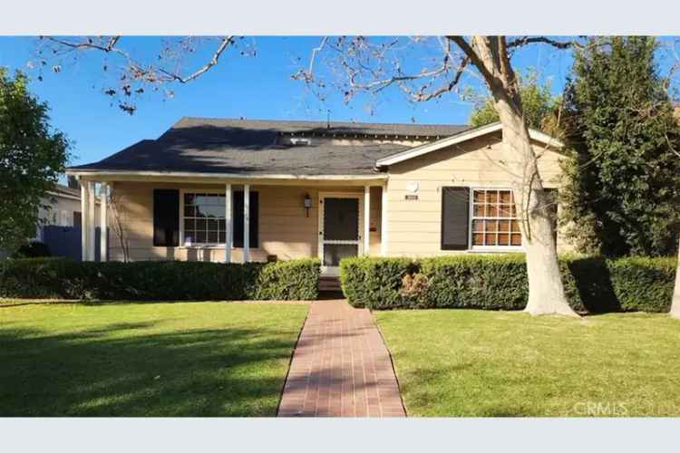 Single-family house For Sale in 3953, Gaviota Avenue, Long Beach, California