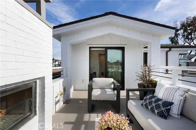 Condo For Sale in 502,502 1/2, Begonia Avenue, Newport Beach, California