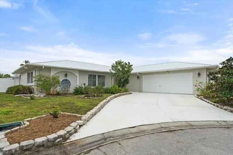 Single-family house For Sale in 4648, Orlando Circle, South Bradenton, Florida