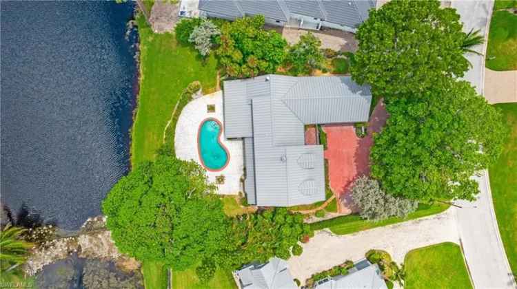 Single-family house For Sale in Naples, Florida