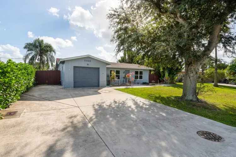 Single-family house For Sale in 2532, Southwest 11th Court, Boynton Beach, Florida