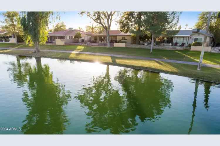 Single-family house For Sale in 9834, East Watford Way, Sun Lakes, Arizona