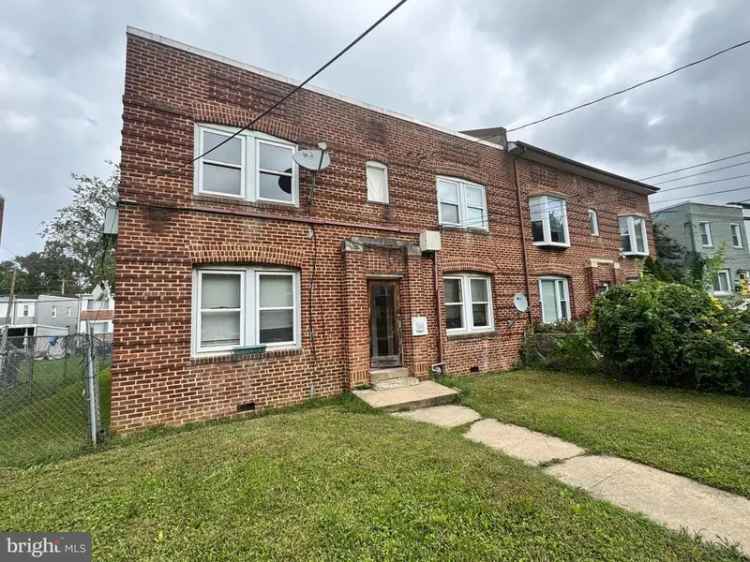 Multi-family house For Sale in 242, Oakwood Street Southeast, Washington, District of Columbia