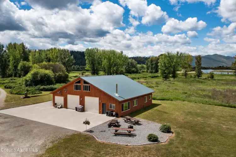 Single-family house For Sale in 916, Waterfront Lane, Bonners Ferry, Idaho