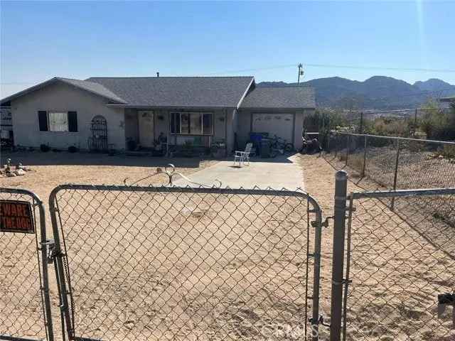 Single-family house For Sale in 7537, Elwood Street, Joshua Tree, California