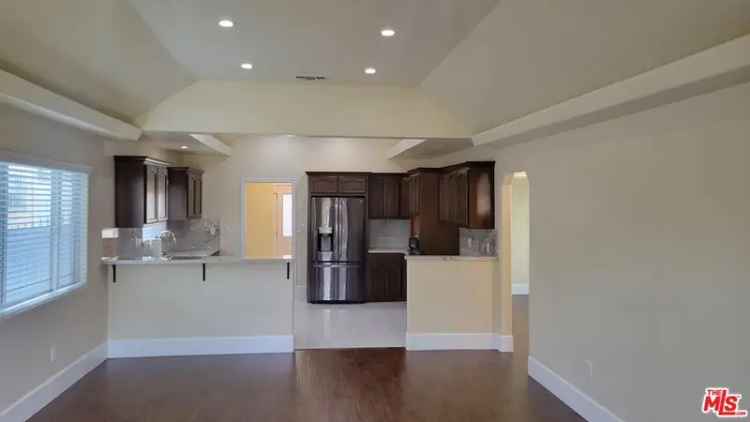 Single-family house For Sale in 4315, 3rd Avenue, Los Angeles, California