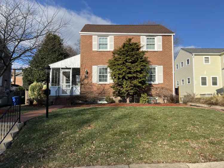 Single-family house For Sale in 224, North Greenbrier Street, Arlington, Virginia