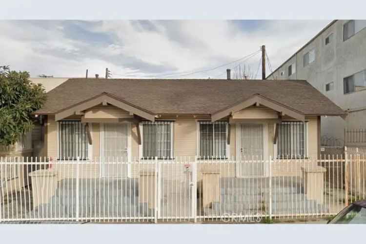 Single-family house For Sale in Long Beach, California