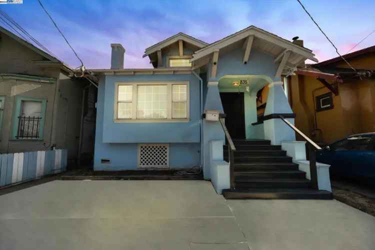 Single-family house For Sale in Oakland, California